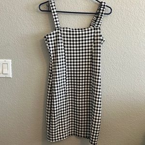 Never worn, stretchy straps